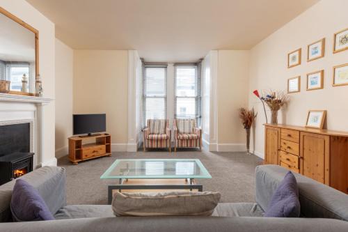 West Cliff Apartment | Abbey Terrace - Free Parking