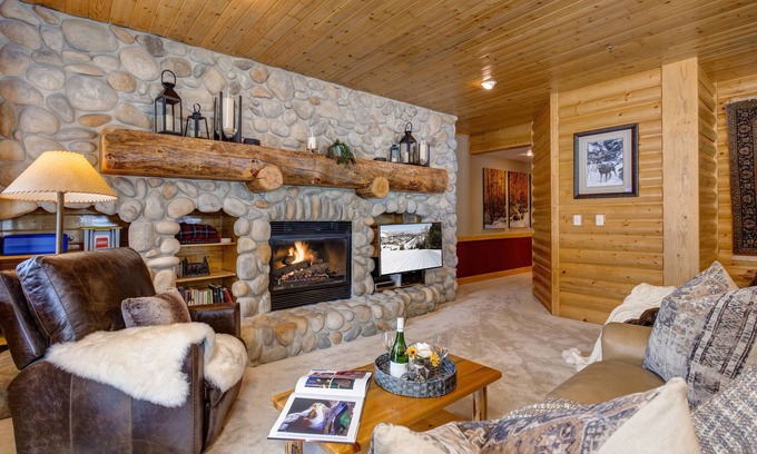 Deer Valley Condo | Abode at Black Bear #110 | Charming Lodge with Deer Valley Ski Access