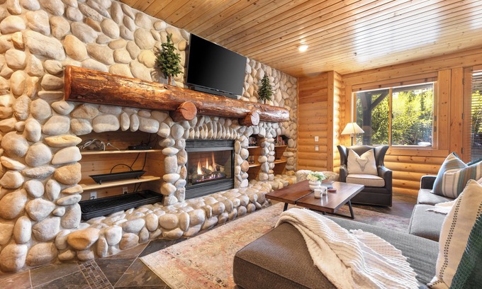 Empire Pass Condo | Abode at Black Bear #206 | Charming mountain modern condo