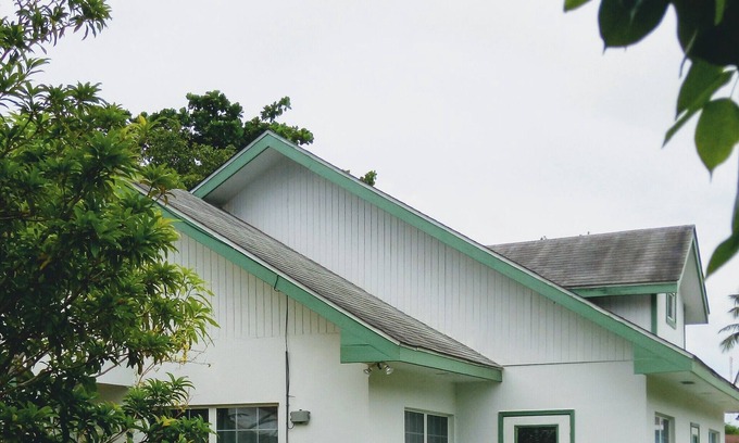 West Bay Cottage | About A Minute's Walk To Beach. Check Us Out.