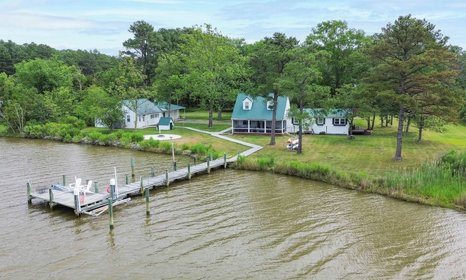 Taylors Island House | About Time! - Remote Waterfront Home with Dock - Sleeps 15-New EV Charger!