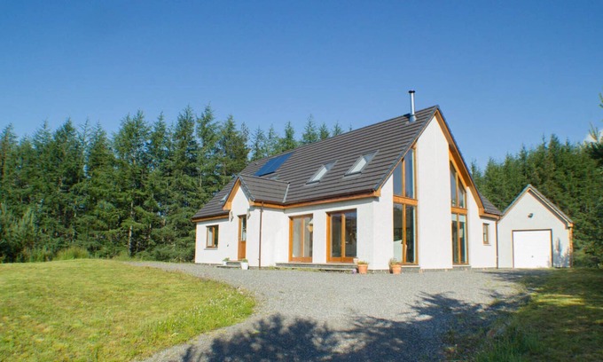 Dalcherichart House | Above Glen Villa are Loch Ness and Skye