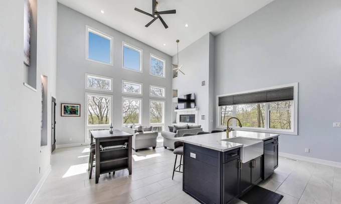 Williams Bay House | Above The Bay | 3BR + Loft, Arcade, Deck, Near Pier 290 & Williams Bay Beach