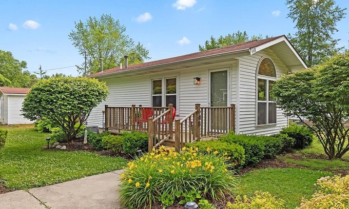 Saugatuck Villa | Above Town - One Bedroom Villa, Sleeps 2
