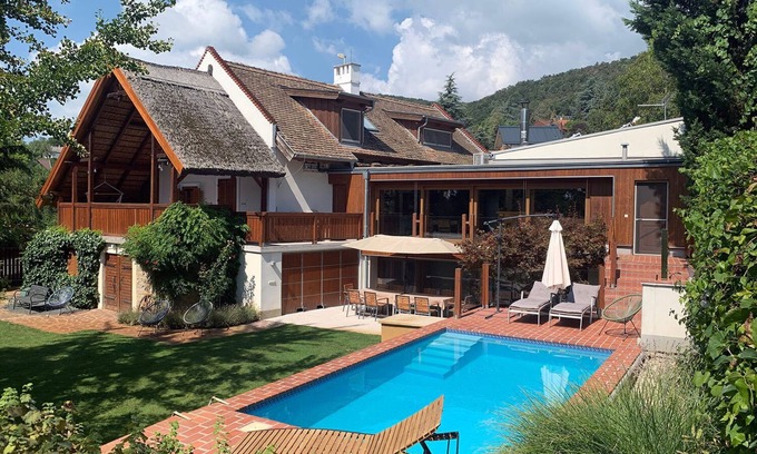 Abrahamhegy Villa | ÁbraHome: Elegant lake hideaway
