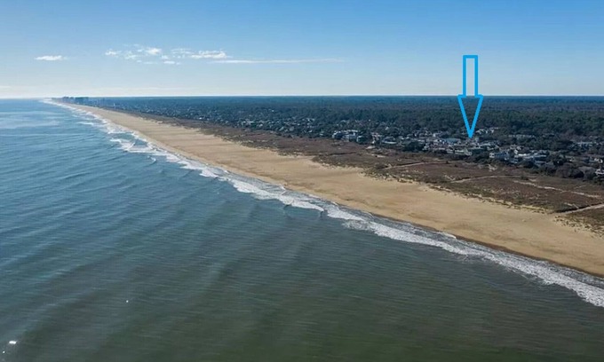 Northeast Virginia Beach House | Absolute Beach 4bdrm/9guests vacation gem steps to beach