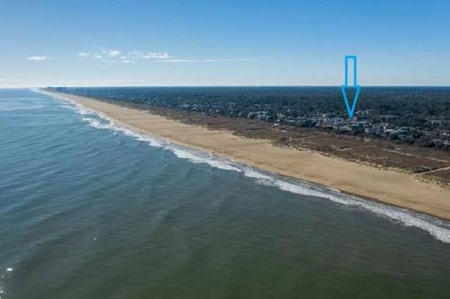 Northeast Virginia Beach House | Absolute Beach 4bedrooms-3bath steps to beach