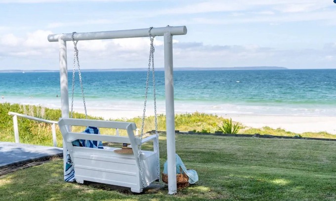 Callala Beach House | Absolute Beach – panoramic ocean views, just a few metres to the sands of Callala Beach