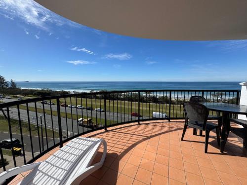 Alexandra Headland Apartment | Absolute Beachfront Penthouse with Exclusive Rooftop
