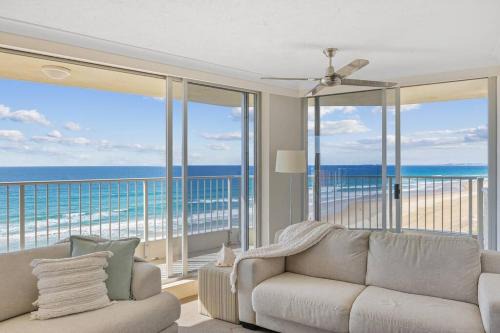 Main Beach Apartment | Absolute Beachfront Apartment