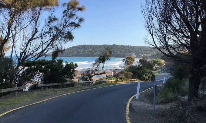 Lorne House | Absolute Beachfront - Location and Views