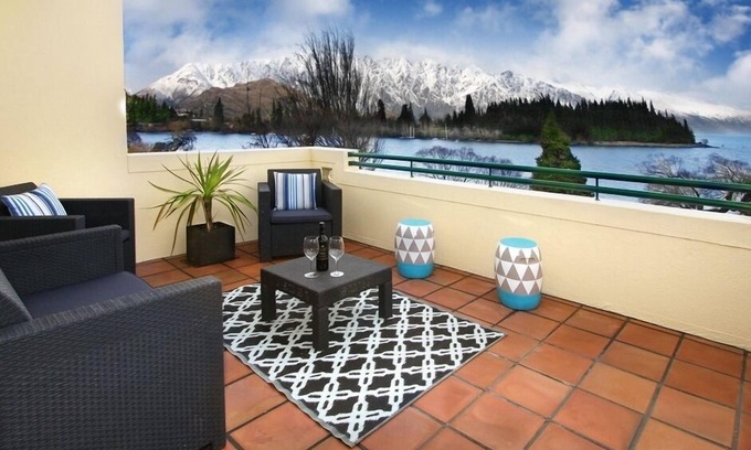 Queenstown Apartment | Absolute Lakefront Downtown Queenstown