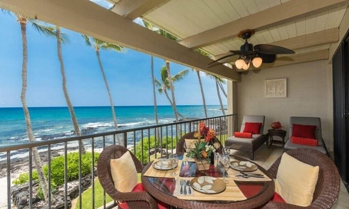 Kailua-Kona Condo | Absolute Oceanfront, gorgeous 2 BR 2 BATH with AC