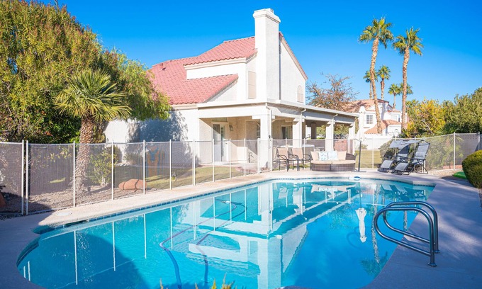 Green Valley North House | Absolute Perfection! Stunning Pool! Luxurious Spa! Putting Green! Pool Table!