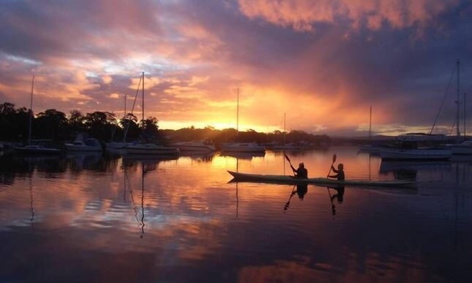 Summerland Point House | Absolute water jetty decks bbq’s kayaks billards fab sunsets 55 min up freeway