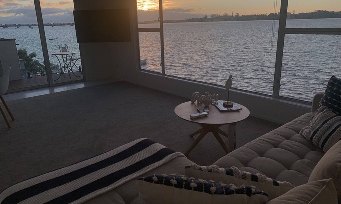 Tauranga Apartment | Absolute waterfront - modern, spacious apartment with stunning waterfront views