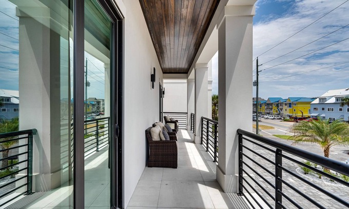 Miramar Beach House | Absolutely Perfect: Miramar Beach 🏖 Priv Pool 🏖 Sleeps 26 🏖BONFIRES 5/25-8/10 & 9/7-10/12