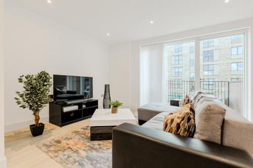 Park Royal Apartment | Absolutely Stunning 1BR flat, 20 min to the Centre