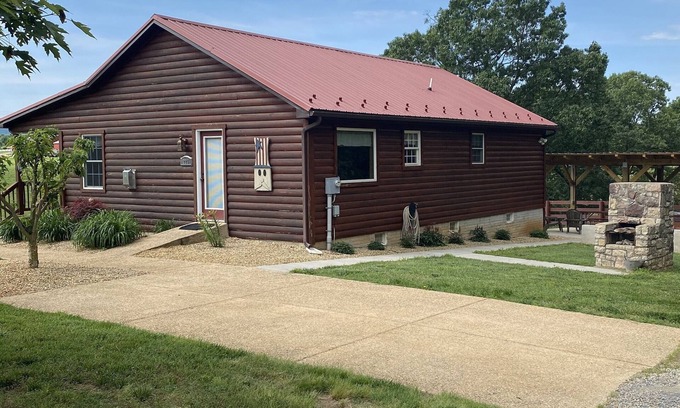 Luray Cabin | Absolutely stunning Mountain View with covered hot tub