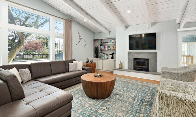North Ocean City House | Absolutely Stunning 5 BR 5 BA Canal Front Home - You'll Never Want to Leave!