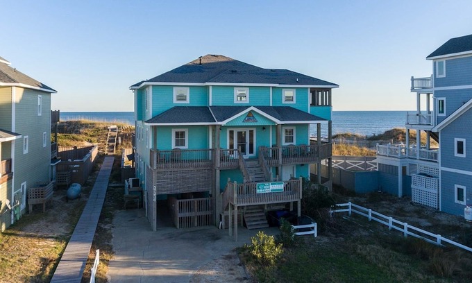 Hatteras House | Abundant Blessings - Modern 8 Bedroom Oceanfront Home in Hatteras