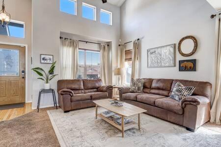 Cheyenne Meadows House | AC 2960sqft MountainViews FirePit Basketball WD