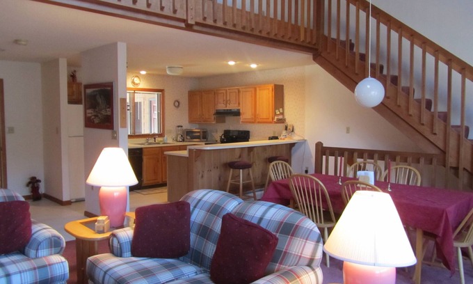 Bretton Woods House | AC - Fall Foliage in the White Mountains - less than 5 miles to Cog Train