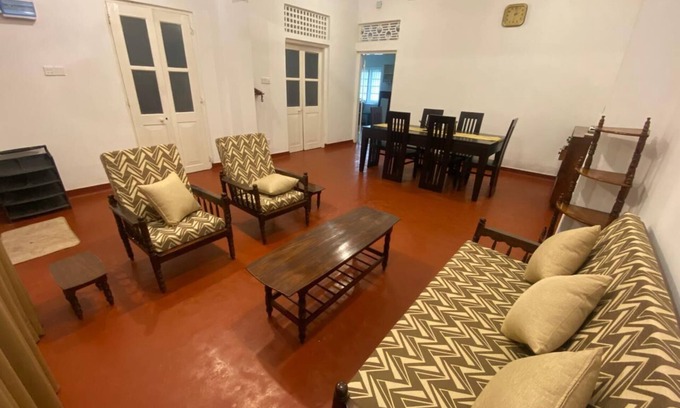 Wellawatta North House | AC Home in Wellawatta Colombo 06 - 2AC Bedrooms & Servant/Guest room