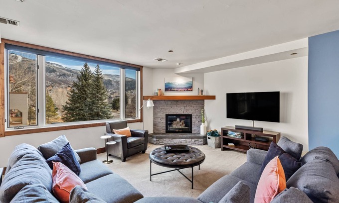 Steamboat Springs Condo | AC w/Mtn Views! Heated Pool-HotTub-Gym-Garage-Elevator-Grill-W/D-2 EnSuites-Walk 2 Mtn/Town Bus Stop