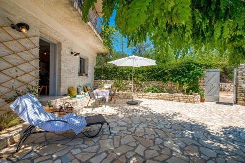 Paxos House | Acacia APT by Aglaia V