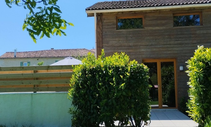 Cherbonnieres Cottage | Acacia, cosy gîte with large private terrace, shared swimming pool heated to 28°C
