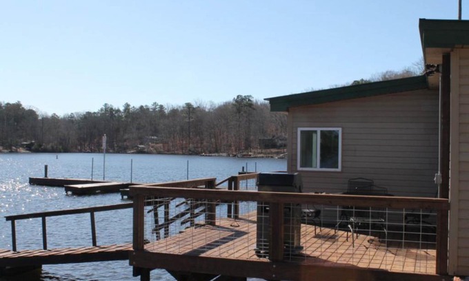 Leesville House | Acapulco's Hangover