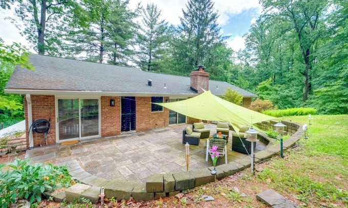 Lake Barcroft Apartment | Access to Lake Barcroft: Falls Church Family Apt