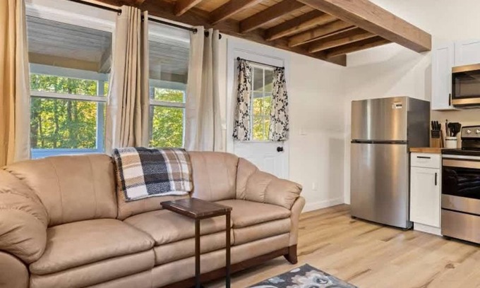 Hendersonville House | Accessible 1BR Cottage w/Firepit | Near Trails