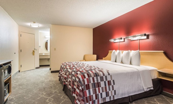 SeaTac Hotel | Accessible Lodging Near the Airport! Just a Short drive to Downtown!