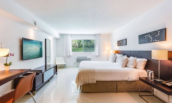 Bal Harbour Apartment | Accessible Studio with King Size Bed Kitchenette, Steps Away from Bal Harbour Beach
