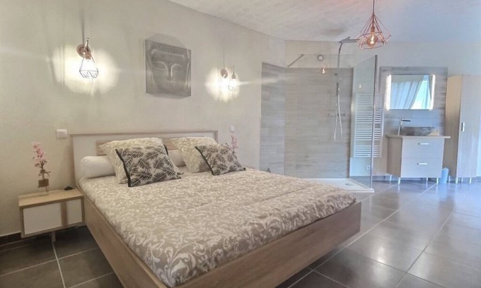 Le Cannet-des-Maures Apartment | Accommodation with swimming pool
