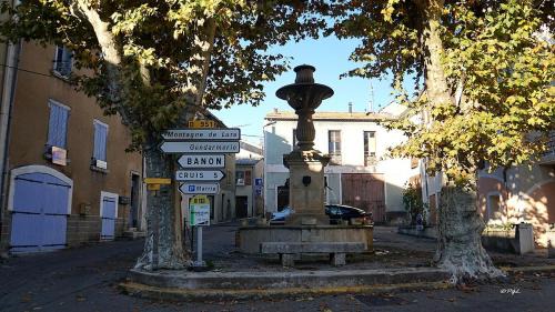 Saint-Etienne-les-Orgues Apartment | Accueil Chaleureux en Provence