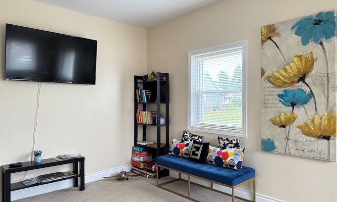 Niagara Falls House | Ace Vacation Home at Niagara Falls - Canada