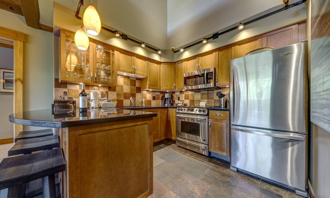 Upper Village Condo | Acer Vacations | Clean Ski-in Ski-out 2 Bedroom & Loft - Sleeps 8 | W/D | A/C | Greystone Lodge