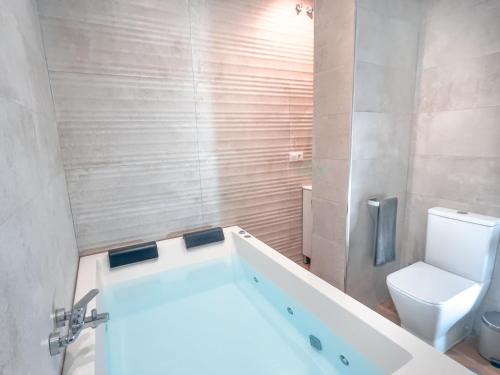 Triana Apartment | Acogedor Estudio en Triana con Jacuzzi y Wifi
