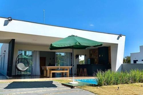Itai House | Aconchegante casa na represa.