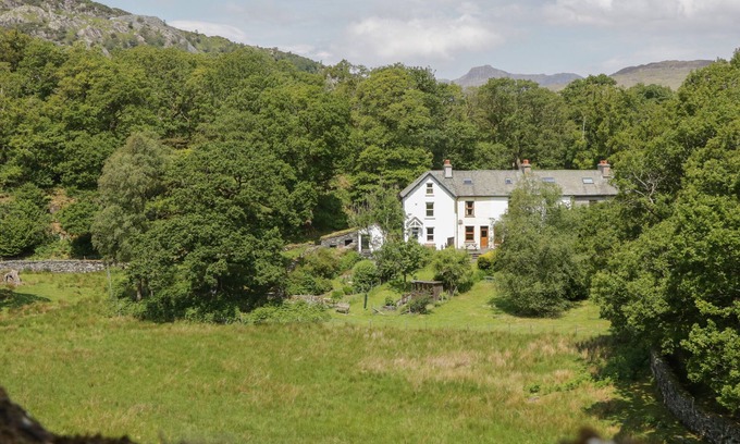Coniston Cottage | ACORN COTTAGE, pet friendly, character holiday cottage in Coniston