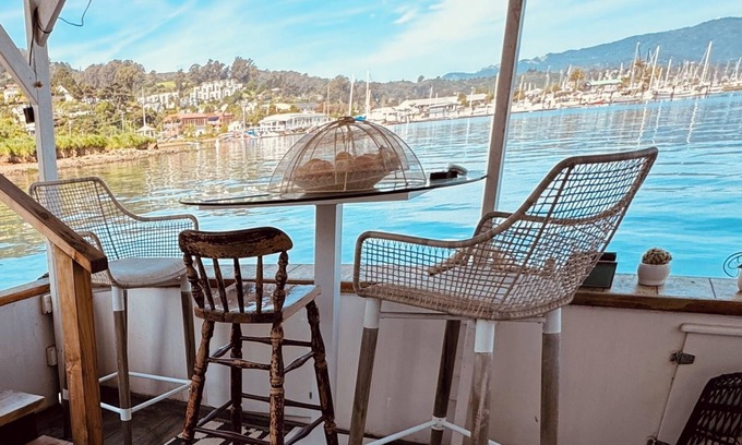 Sausalito Boat Rental | Acqua-suite. Experience luxury on the water in this amazing floating suite.