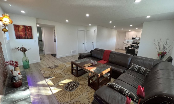 Red Deer House | Acreage Retreat on City Boundary