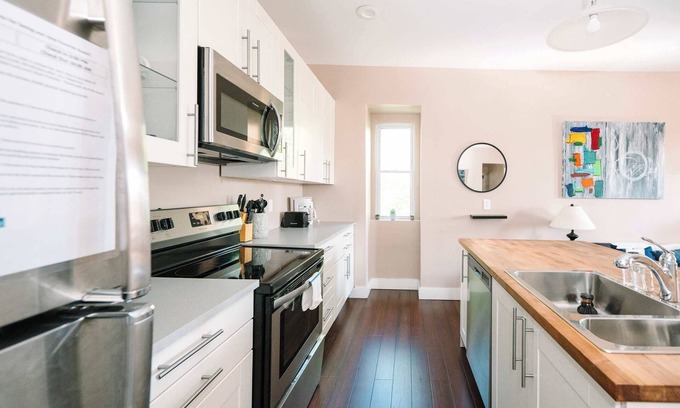 Manchester Apartment | Acrisure Field - Off Street Parking - GroupStay