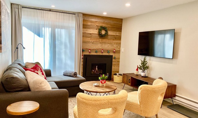 Avon Condo | Across BC Bear lot w free ski shuttle, modern, clean 2BR/2BA, free parking,WiFi