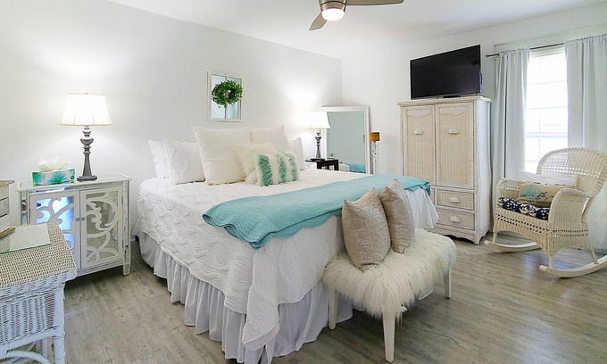 Summer Breeze Condo | Across From Beach, 4 Pools, Hot Tub, Tennis Courts, Mini Golf, Horizon South