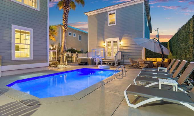 Crystal Beach House | Across From Beach! 7 bdrm, Amazing Pool Area, Jacuzzi, Discounted Golf Cart