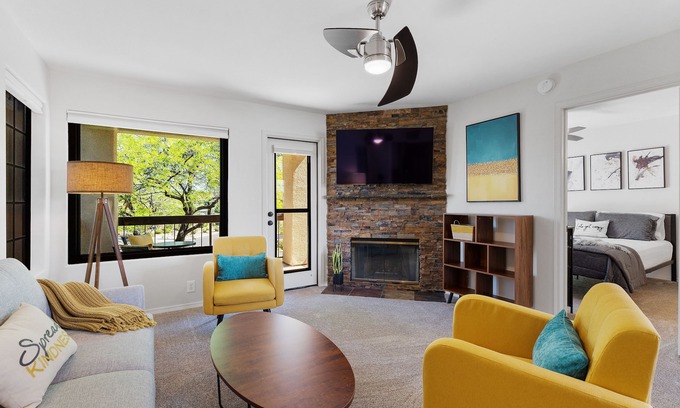 Fountain Hills Condo | Across from Fountain, Hiking, Dining. Mountain VIEWS!